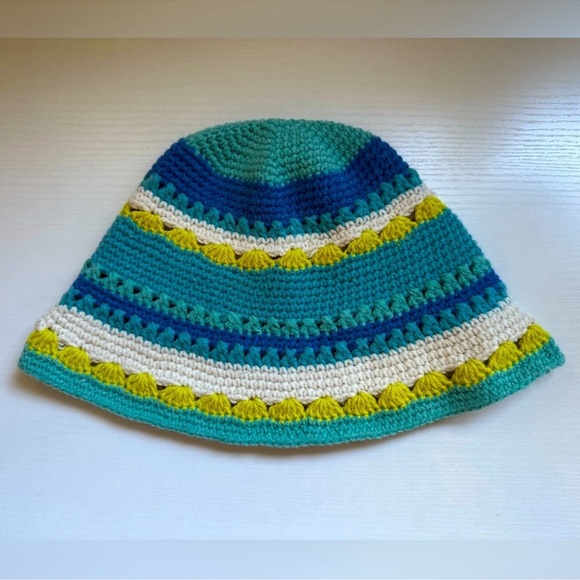 NWOT Wide Brim Crochet Bucket Hat in Multi/Blue - Picture 3 of 4